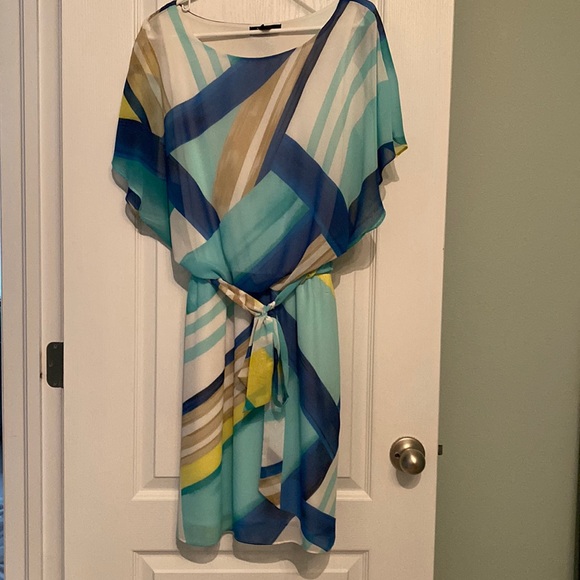 Dresses & Skirts - Stunning blue, teal, tan and white flutter dress with belt. Size 8